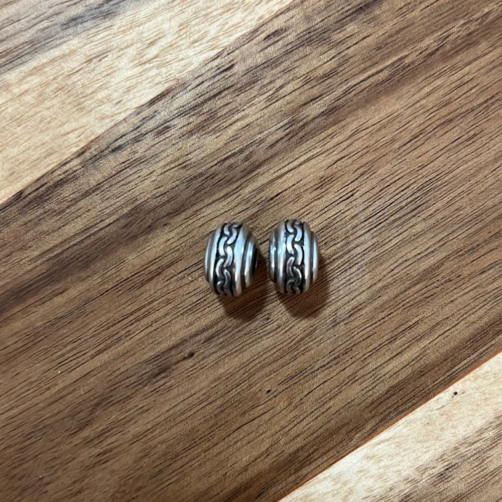 2 Brighton bead spacers in silver.